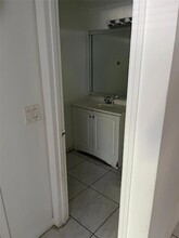 7344 NW 75th St, Unit 205 in Tamarac, FL - Foto de edificio - Building Photo