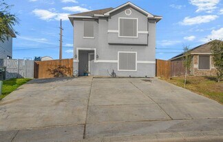 3330 La Terraza Wy in Laredo, TX - Building Photo
