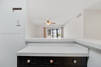 7200 NW 179th St, Unit 105 in Hialeah, FL - Building Photo - Building Photo