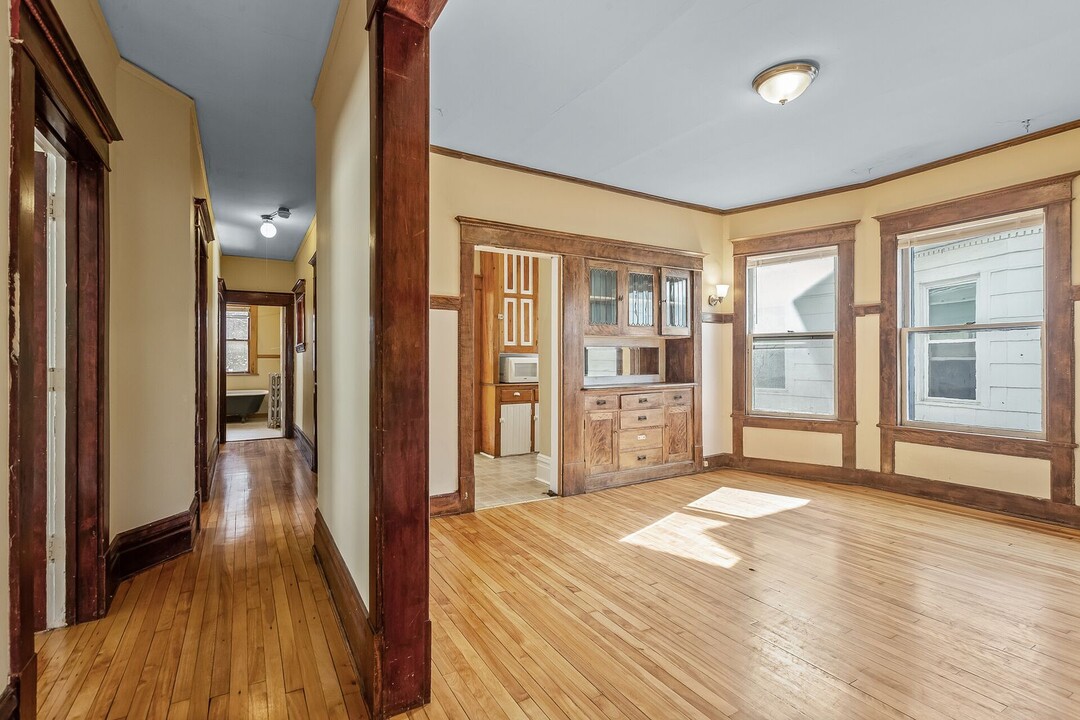 2223 Pleasant Ave in Minneapolis, MN - Building Photo