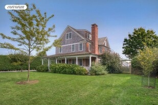 12 Osborn Farm Ln in Wainscott, NY - Building Photo