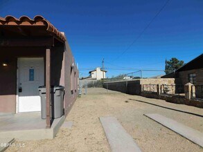 7625 Hacienda Ave in El Paso, TX - Building Photo - Building Photo