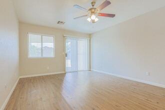 1055 E Denim Trail in San Tan Valley, AZ - Building Photo - Building Photo