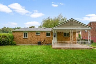 337 Shenandoah Dr in Pittsburgh, PA - Building Photo - Building Photo
