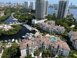 2000 Island Blvd in North Miami Beach, FL - Foto de edificio - Building Photo