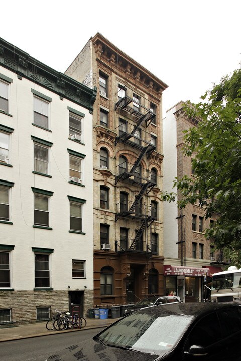 204-206 E 10th St in New York, NY - Building Photo