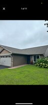2525 Lake Ct in Altoona, WI - Building Photo