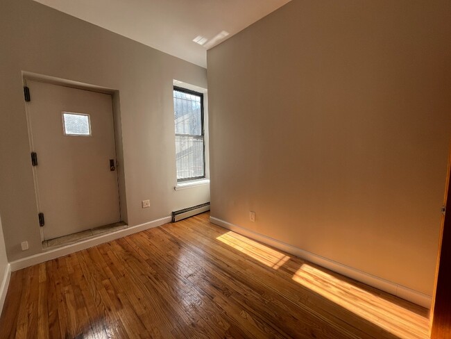 792 DeKalb Ave in Brooklyn, NY - Building Photo - Building Photo