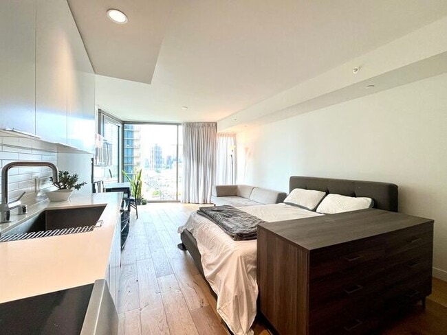 property at 1001 Queen St