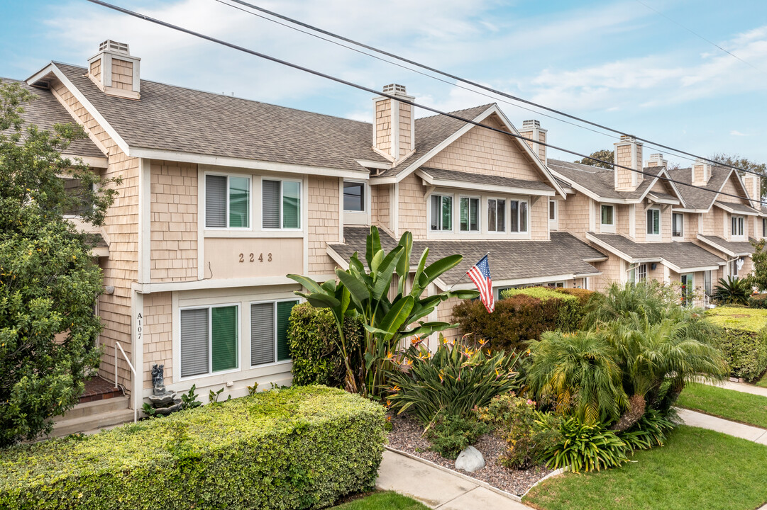 2243 Pacific Ave in Costa Mesa, CA - Foto de edificio