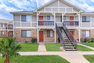 Castlewood Apartments in Clute, TX - Building Photo - Building Photo