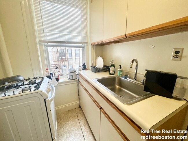 111 Park Dr in Boston, MA - Foto de edificio - Building Photo