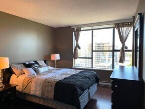 8180 Granville Av in Richmond, BC - Building Photo - Building Photo