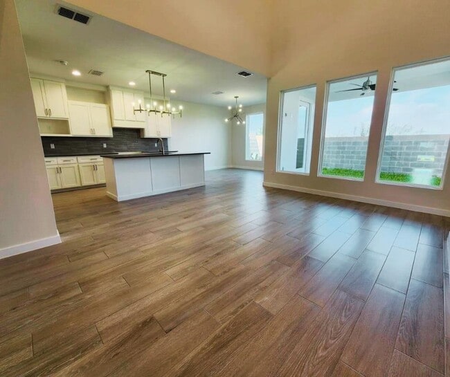 7506 Cresta Bella St in Laredo, TX - Building Photo - Building Photo