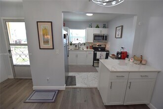 2572 Emory Dr W in West Palm Beach, FL - Building Photo - Building Photo