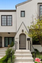2607 Beachwood Dr in Los Angeles, CA - Building Photo - Building Photo