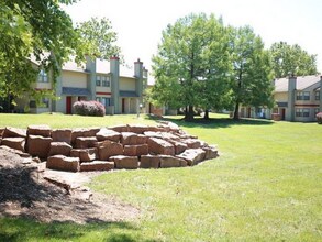 Stonehaven Apartments in Hazelwood, MO - Building Photo - Building Photo