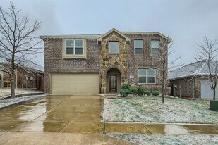 805 Woodmark Dr in Crowley, TX - Building Photo
