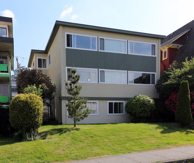 2288 W 2nd Ave in Vancouver, BC - Building Photo - Building Photo
