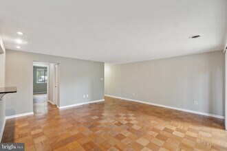 10400 Rockville Pike in North Bethesda, MD - Building Photo - Building Photo