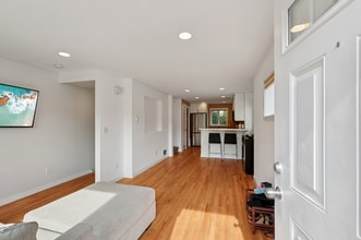 8450B 25th Ave SW in Seattle, WA - Building Photo - Building Photo