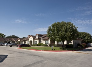 Eden Place Apartments in Seguin, TX - Building Photo - Building Photo