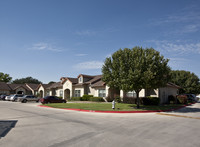 Eden Place Apartments in Seguin, TX - Foto de edificio - Building Photo