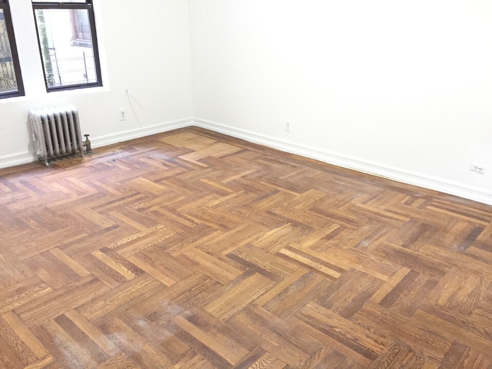 90 E 18th St in Brooklyn, NY - Building Photo