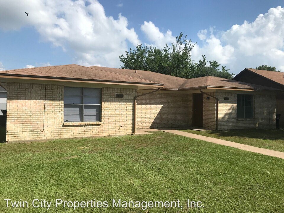 416 University Oaks Blvd in College Station, TX - Building Photo