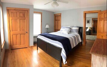 184 Thornton St, Unit 1 in Manchester, NH - Foto de edificio - Building Photo