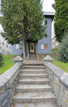 Lynwood Apartment/Herring Home in New Westminster, BC - Building Photo - Primary Photo