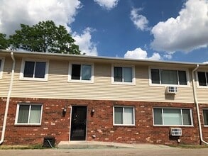 Grand Avenue Apartments in Beloit, WI - Foto de edificio - Building Photo