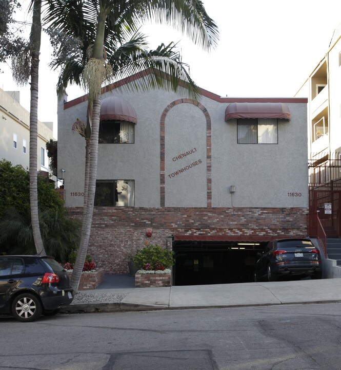 Chenault Townhomes in Los Angeles, CA - Building Photo