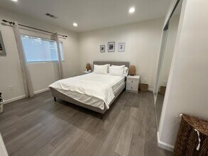 18427 Delano St in Los Angeles, CA - Building Photo - Building Photo