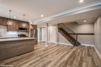 5801 W Ainslie St in Chicago, IL - Building Photo - Building Photo