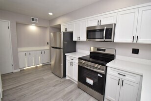 16587 El Camino Real in Houston, TX - Building Photo