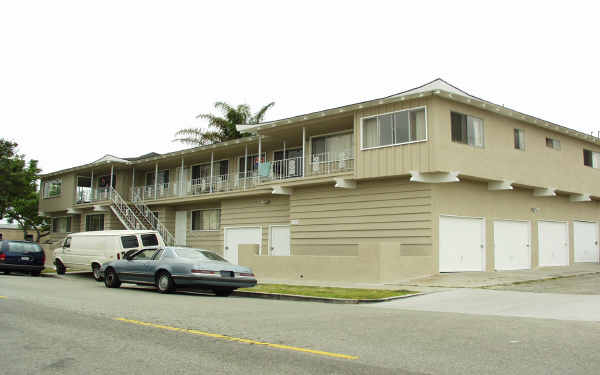 1021 W 14th St in San Pedro, CA - Foto de edificio