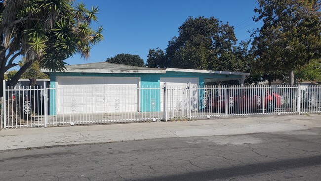 107 E Johnson St in Compton, CA - Building Photo - Building Photo