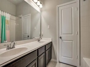 321 Valentino Wy in Grand Prairie, TX - Building Photo - Building Photo