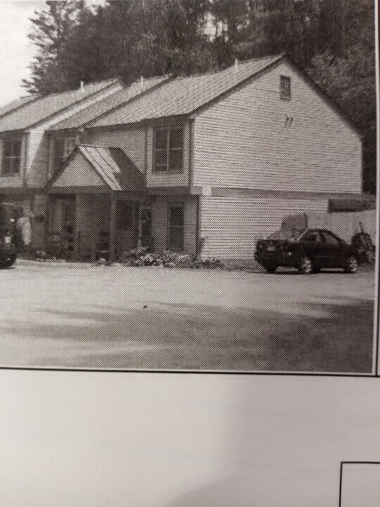10 Merrill Pl, Unit 10 Merrill 161 in Enfield, NH - Building Photo