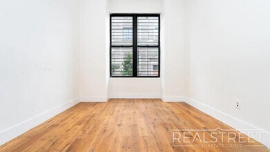 Suydam Street, Unit 1R in Brooklyn, NY - Building Photo - Building Photo