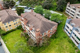 Saddleback in Daly City, CA - Foto de edificio - Building Photo