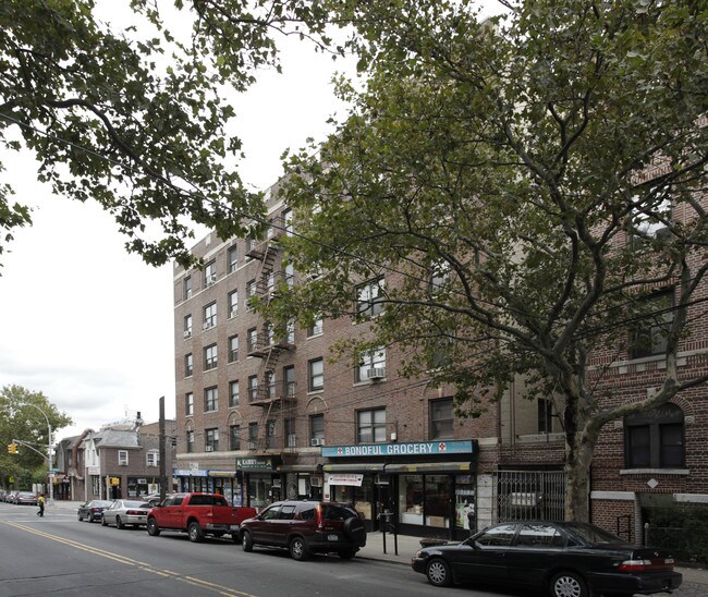 The Paul Revere Owners Corp. in Astoria, NY - Foto de edificio - Building Photo