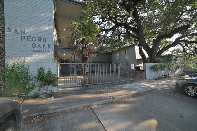 property at 803 W 28th St