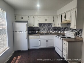 1719 SW Parkridge Dr in Blue Springs, MO - Building Photo - Building Photo