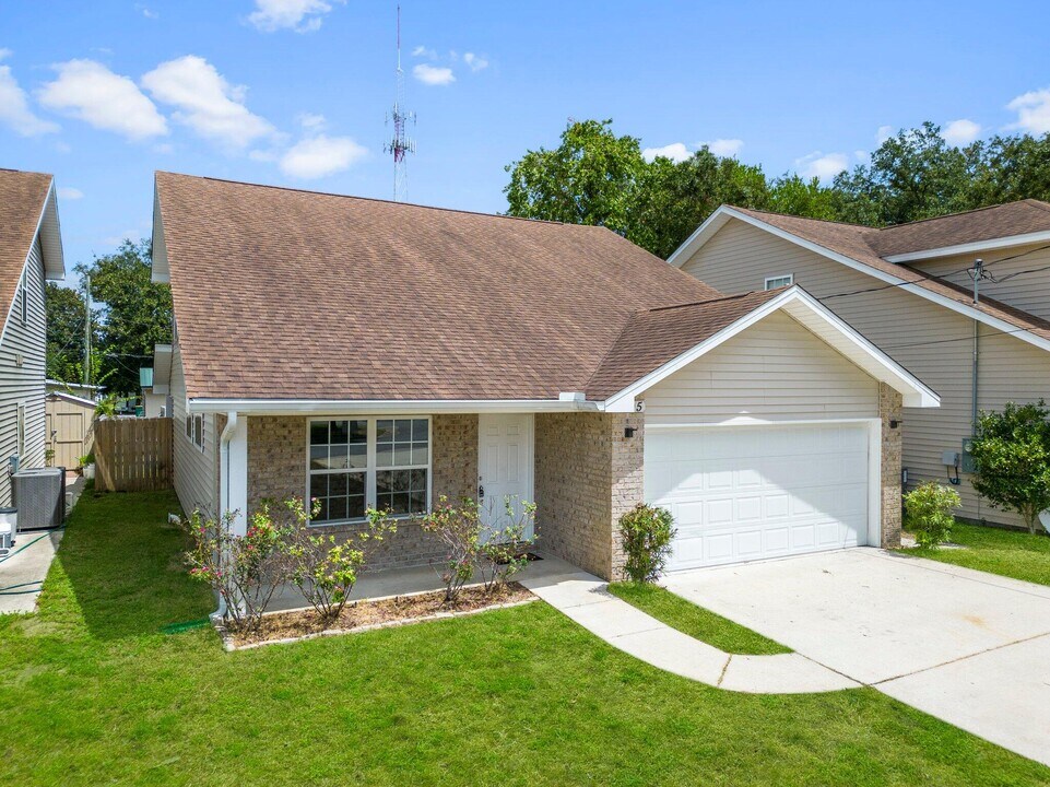 105 Scranton St in Fort Walton Beach, FL - Building Photo