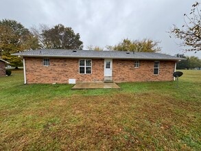 4165 Hawkins Dr in Westmoreland, TN - Building Photo - Building Photo