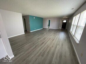 10356 Split Rock Way in Indianapolis, IN - Building Photo - Building Photo