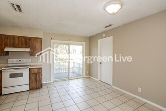 7807 Knoll Dr N in Jacksonville, FL - Building Photo - Building Photo