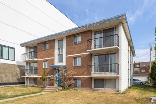 2202-2226 33 Av SW in Calgary, AB - Building Photo